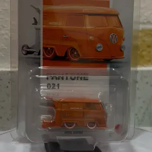 Hot wheels Pantone kool kombi orange