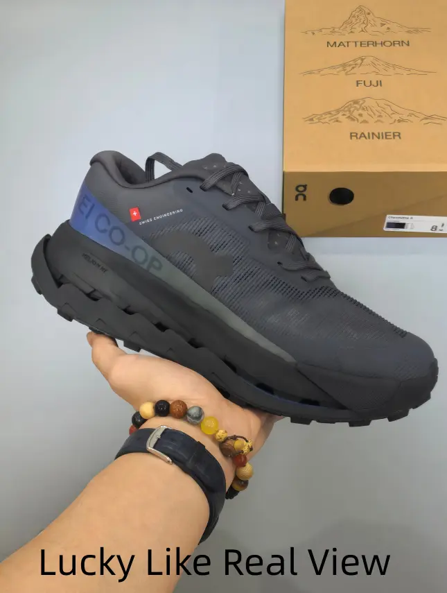 This dark gray athletic shoe with blue side print features thick rugged lug midsole and lightweight breathable grid mesh upper, relieving foot strain for mountain trail hikes, off-road jogging, camping and men’s daily outdoor street outfits.