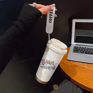 Coffee mug ~ 530 ml / 17.92 oz insulated mug，Snoopy & Charlie Brown Clomp Comic Strip Pattern PrintDouble-walled, leak-proof, travel mug with handle; perfect for coffee lovers, art enthusiasts, sports enthusiasts, and those seeking a gift.