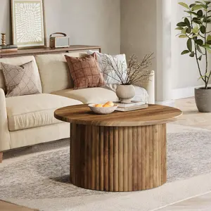 LITTLE TREE 31.5" Round Coffee Table, Farmhouse Circle Coffee Table with Metal Base, Modern Accent Center Table Sofa Side Table for Living Room, Home Office, Wooden Grain Veneer Top