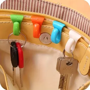6pcs Creative anti-loss bag hook， key holder Plastic portable anti-loss clip key holder, quickly find the keys from the bag, save time Bag Accessories Accessories For Bags