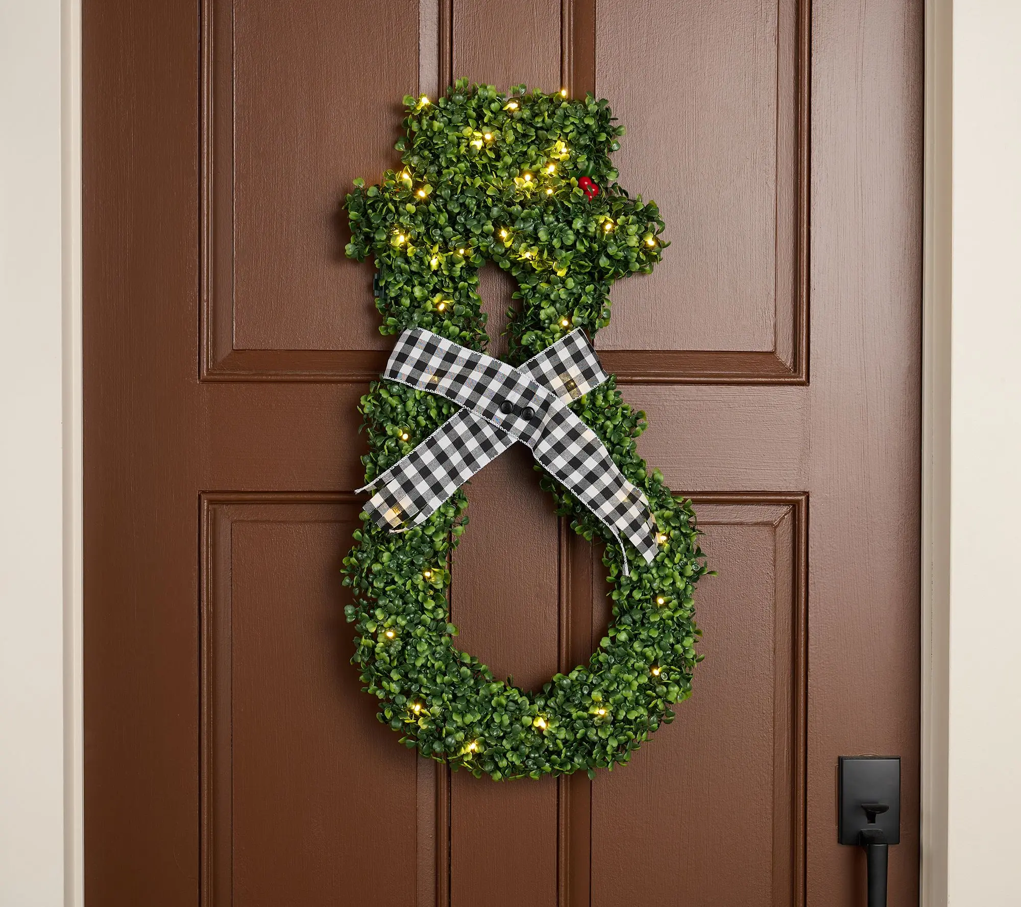 Girl Next Door Illuminated Faux Boxwood Holiday Wreath
