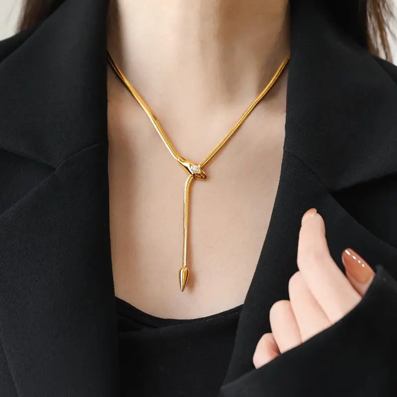 Women's Titanium Steel Non-Fading Zircon Snake Clavicle Chain, Classic Retro High-End Fashion Necklace with Chain Detailing, Embellished Metallic, Coil, Articulated Metal Designs, Chain Detailing Necklaces, Embellished Metallic Necklaces