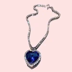 Graceful Titanic Necklace Blue Heart of the Ocean Pendant Women's Gift Jewellery with Sparkling Rhinestones Elegant and Beautiful for Special Occasions