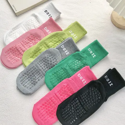 7pairs simple solid color anti slip Gripsocks yoga athletic running with silicone design at the bottom, suitable for women's daily sports and fitness wear