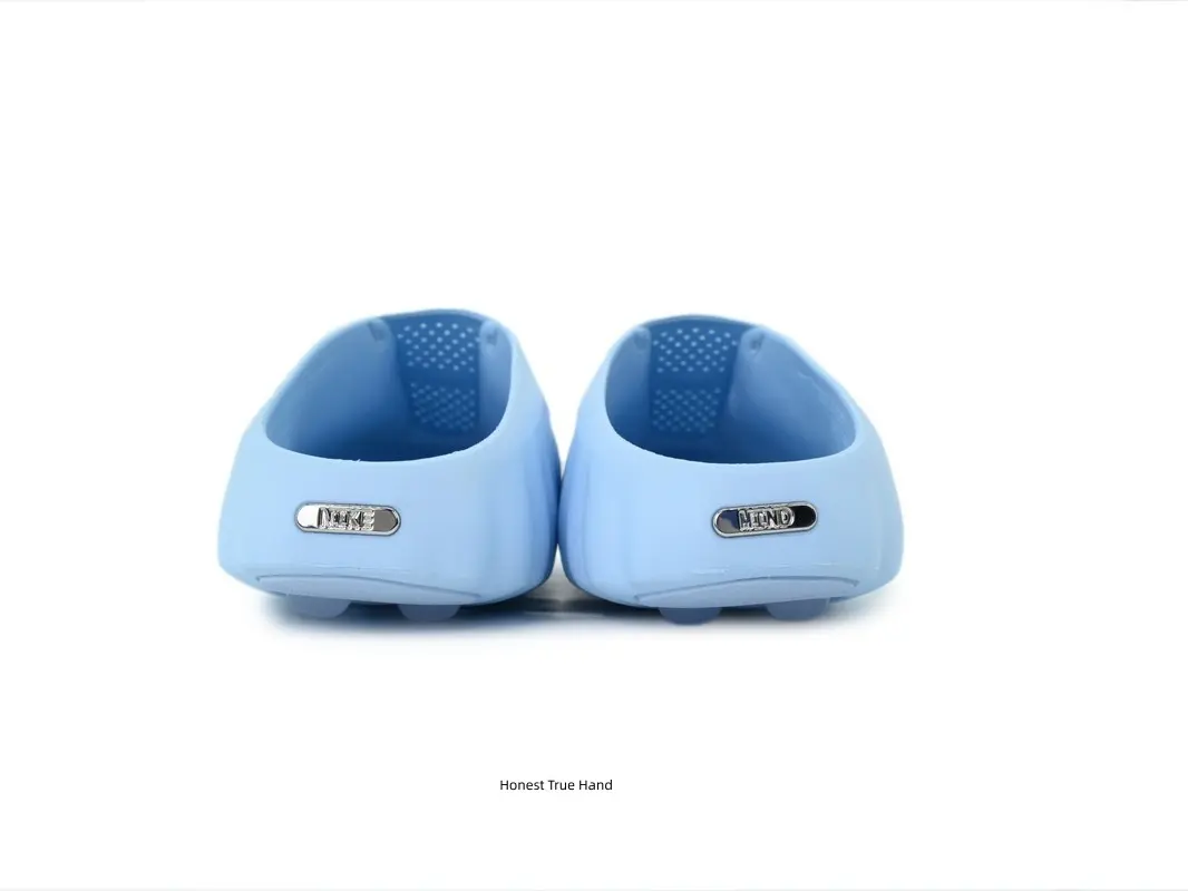 Unisex Fashion Closed‑Toe Wavy Chunky Slides, Light‑Blue Soft Cushion EVA Slip‑On Sandals, Hollow Ventilated Design, Stable Dotted Anti‑Slip Outsole, Versatile Street Casual Shoes For Summer Indoor Activities And Multiple Outdoor Occasions