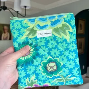 Handmade Zippered Kindle Sleeve – Padded E-Reader Case Cover – Book Lover Gift – Fits kindle 6” up to Colorsoft– Protective Tablet Pouch