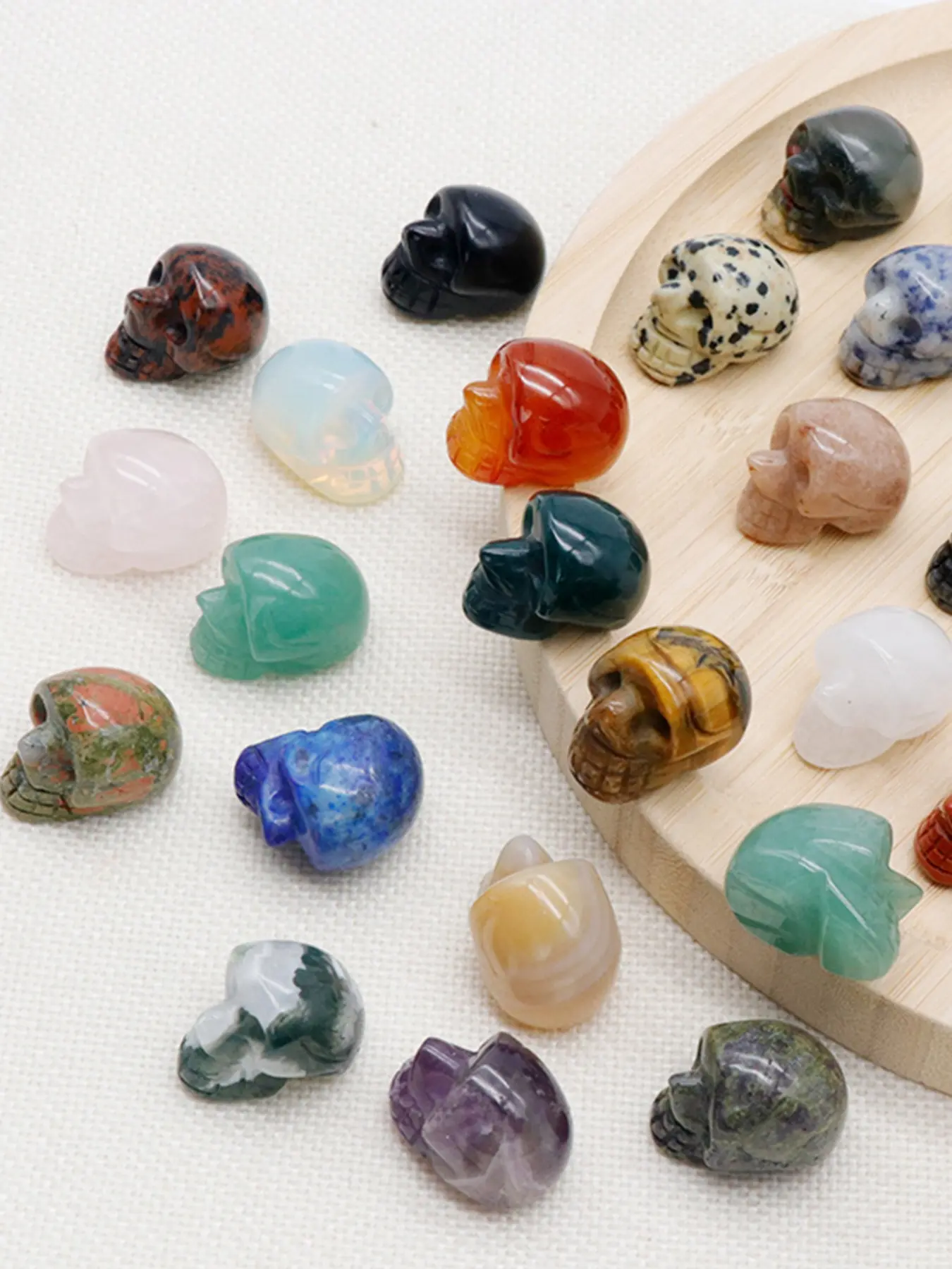 Natural Crystal Skull Head Carving, Gemstones And Crystals, Halloween Decoration, 1/3/5 Pack, Handcrafted Horror Decor, Unique Crystal Design, Unique Party Accessory, Natural Crystal Set, Crystal Carvings, Crystal Decorative Ornaments