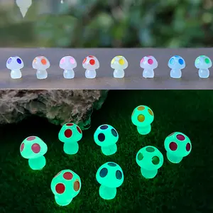 10 Random Color Glow-In-The-Dark Five-Point Small Mushroom Cartoon Pendants, Moss Garden Creative Decorative Accessories, Outdoor Decor, Mini Ornaments, Garden Sculptures Statues