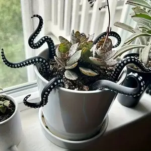 7-Pack Resin Octopus Tentacle Plant Stakes, Halloween Spooky Festive Garden Sticks, Artistic Decorative Garden Pots, Outdoor Yard & Lawn Decoration, Garden Accessories