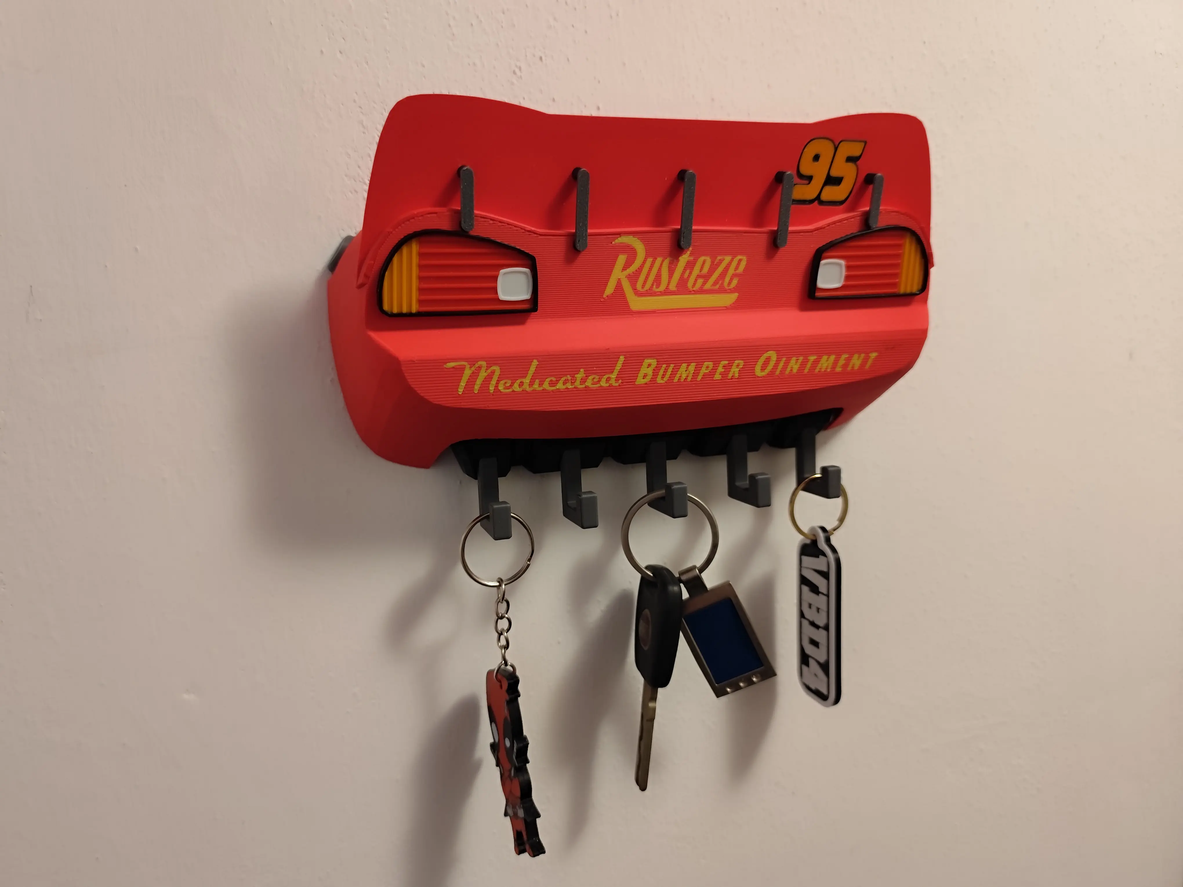 Cartoon Race Car Inspired Key Holder – Red Wall Mount Organizer with Hooks – Fun Gift for Kids, Families & Car Lovers homeessentials
