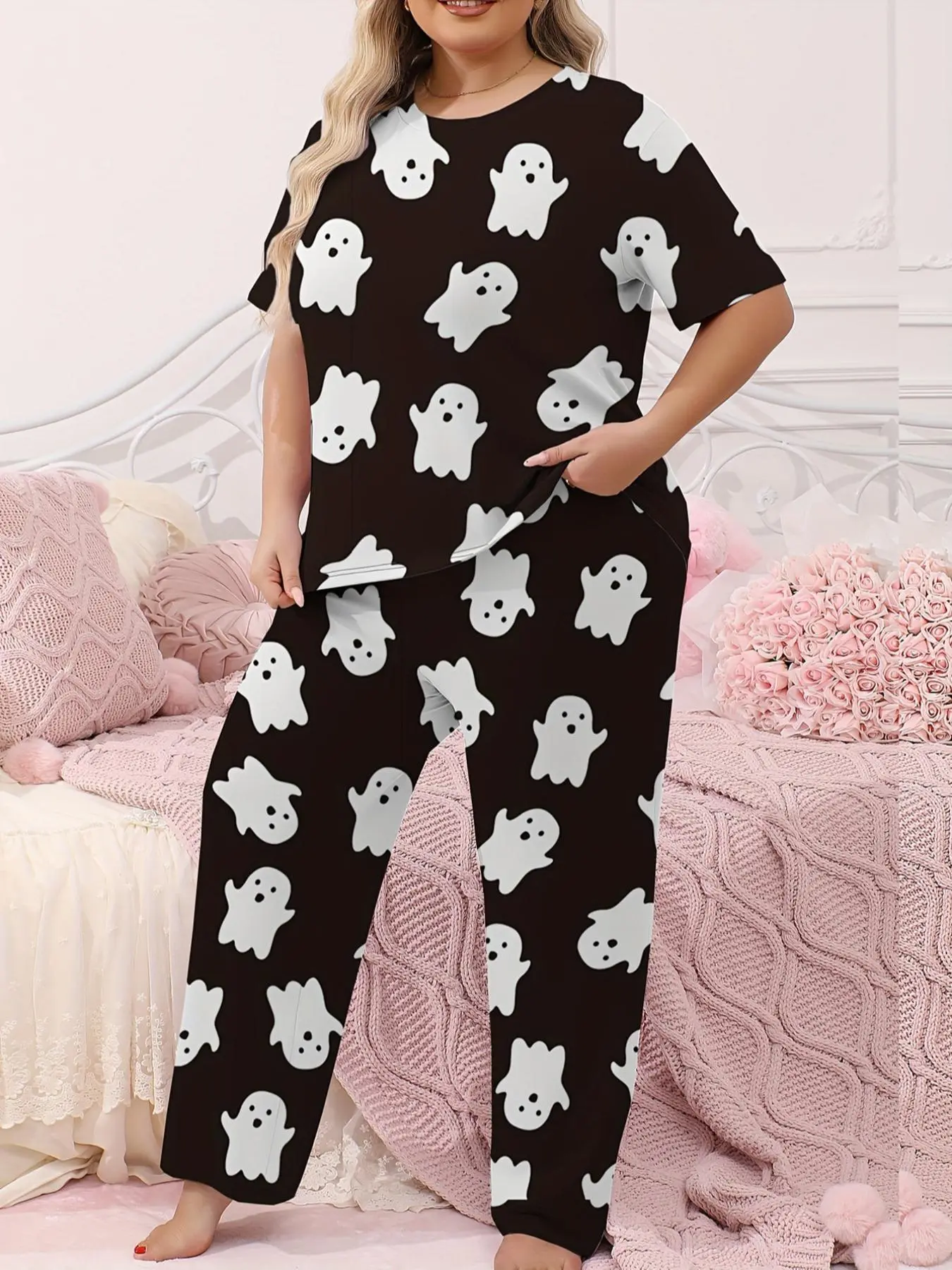【plus Size】 Two-piece Set Halloween Themed Ghost Print Tee & Elastic Waist Pants Pyjama Loungewear Pjs Set, Casual Comfy Round Neck Short Sleeve T-shirt & Trousers Set, Women's Sleepwear for All Seasons