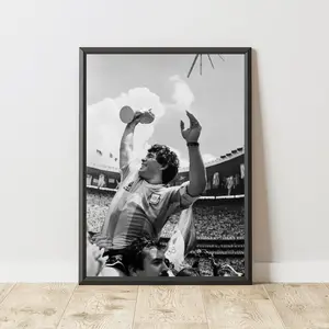 Diego Maradona Poster, Diego Maradona Wall Art, Soccer Wall Art, Soccer Wall Decor, Vintage Soccer Poster