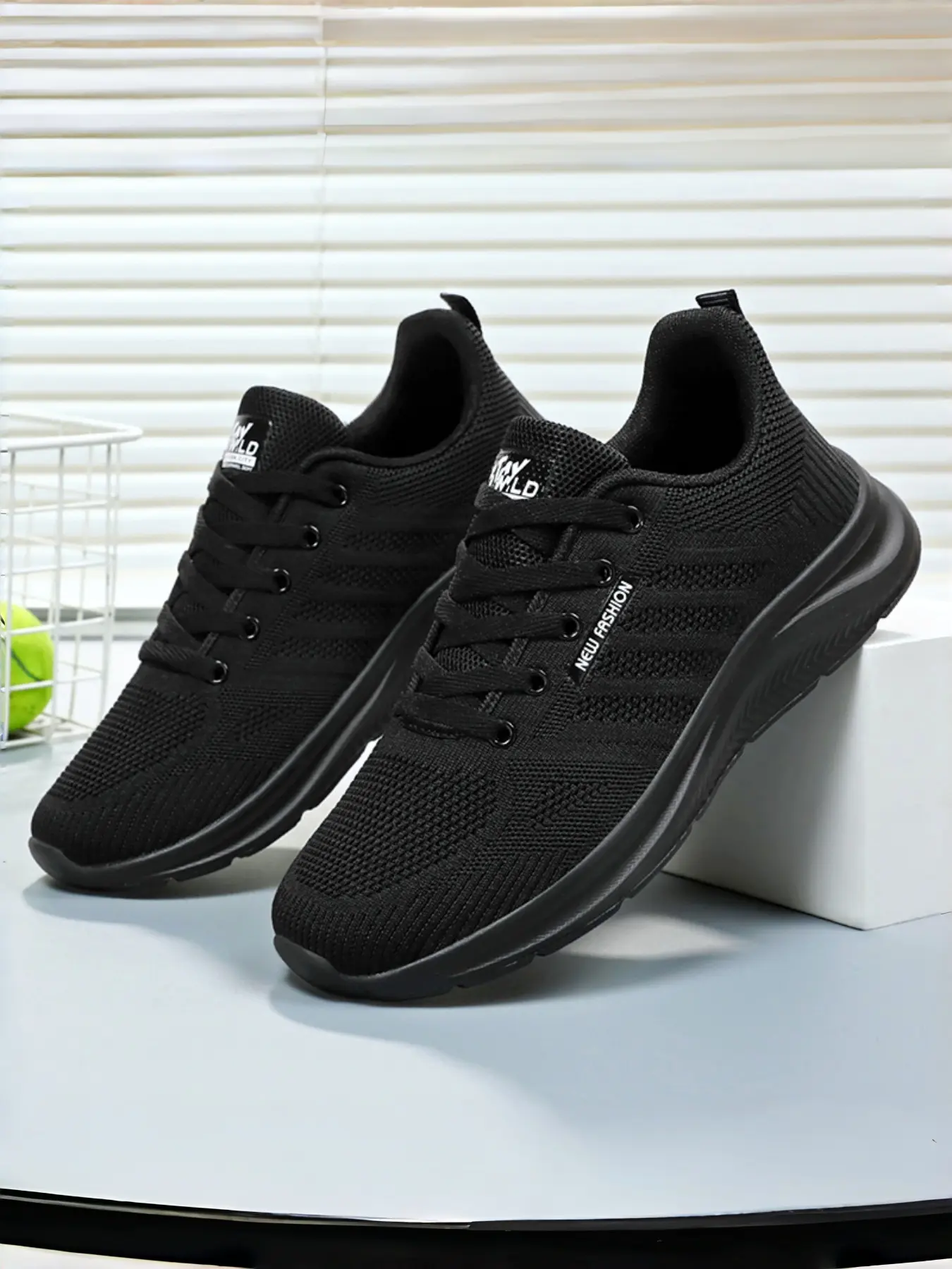 Men's breathable and simple men's shoes, Walking Shoes, pure black sports and casual shoes