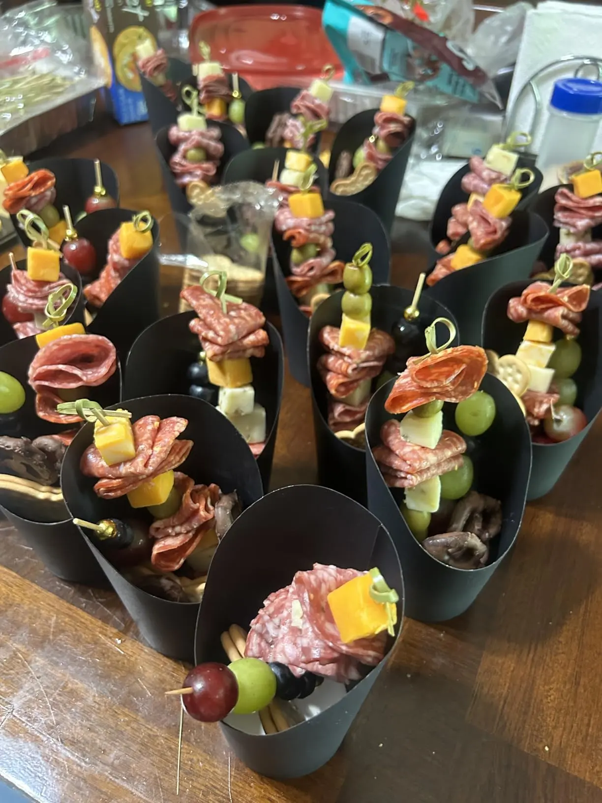 50 Sets 14 oz Charcuterie Cups with Sticks and Bags, Individual Black Paper Charcuterie Boxes Disposable Individual Appetizer Serving Cups (50 Cups + 200 Cocktail Picks + 50 Bags + 50 Ties)