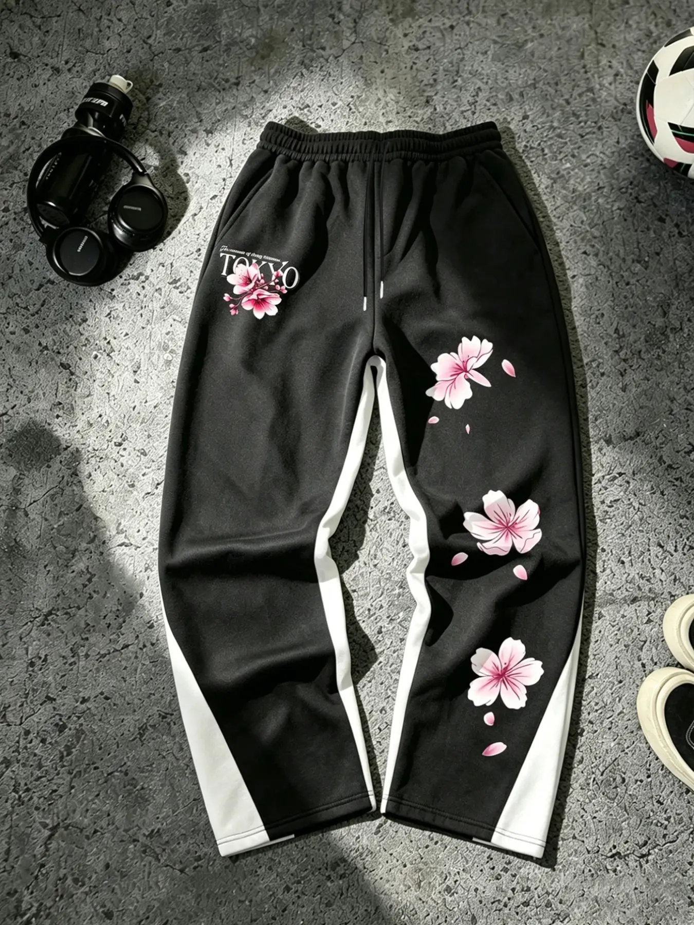 Men's Tokyo Sakura Cherry Blossom Print Baggy Wide Leg Sweatpants, Black White Side Stripes Elastic Waist Streetwear Joggers, Japanese Aesthetic Casual Comfortable Track Pants for Daily Skate Hip Hop Outfits