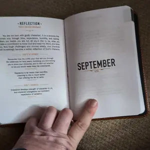 One Minute with God for Men, 365 Days Devotional Journal, Portable Daily Reflections Book, Perfect Gift for Holidays Birthdays Christmas New Year, Self Improvement Journal