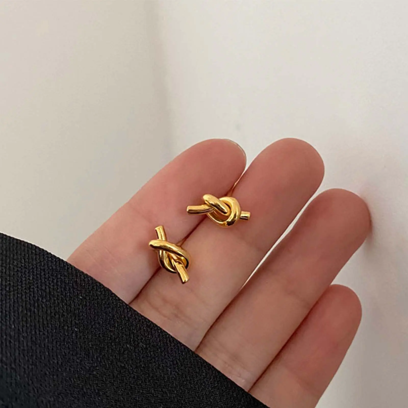 Elegant Minimalist Stud Earrings - Small Knotted Artificial Gemstone Jewelry, High Quality Polished Finish, Fashionable Everyday Wear Pieces, Gold Earrings Set, Exquisite High-End Jewelry Accessories, Elegant Minimalist Earrings