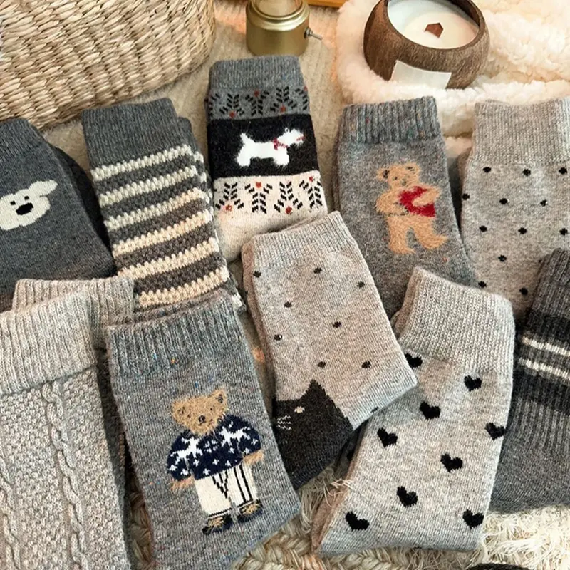 10 Pairs Random Women's Soft Comfy Knitted All Season Socks, Casual Versatile Cute Cartoon Animal Patterns, College Style Mid-Calf Socks for Daily Wear, Cute Textured Socks