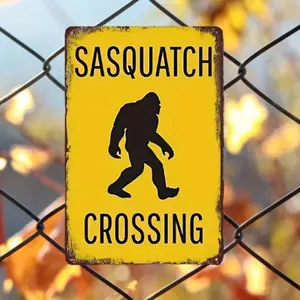 Vintage Sasquatch Crossing Sign, Weather Resistant Iron Wall Art for Home Bar Garden Outdoor Decor, Wall Decor for Home Living Room Bedroom, Garden Metal Sign