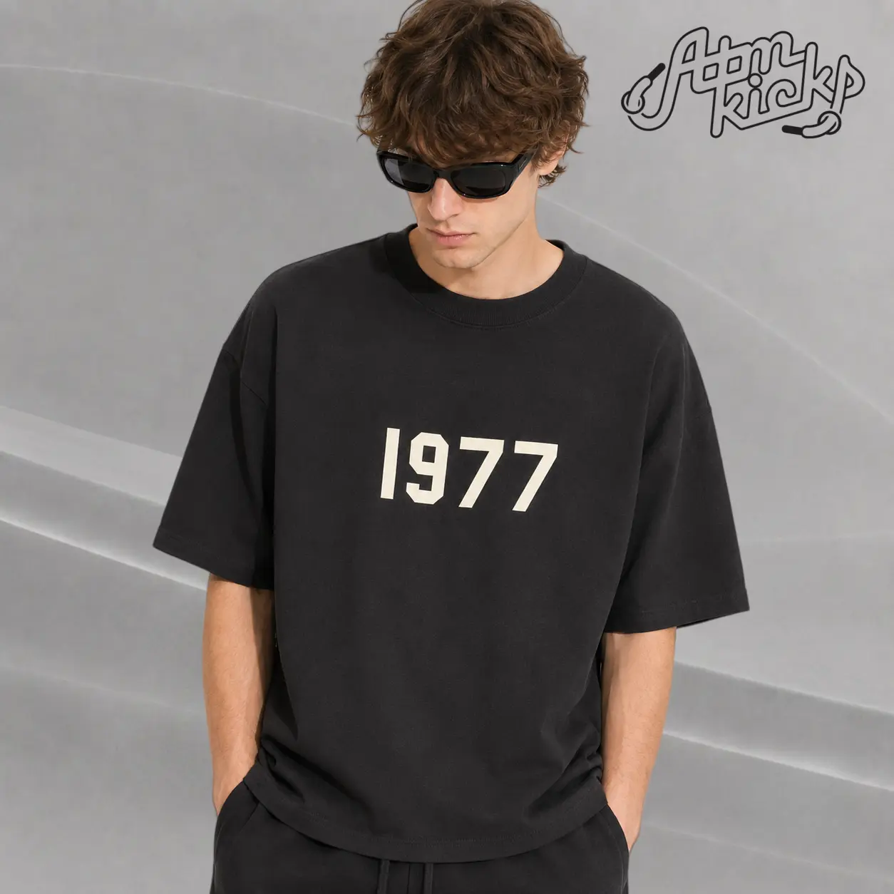 Fear of God Essentials 1977 T-shirt Iron Authentic Brand New Fashion Streetwear Hypebeast Limited Gift
