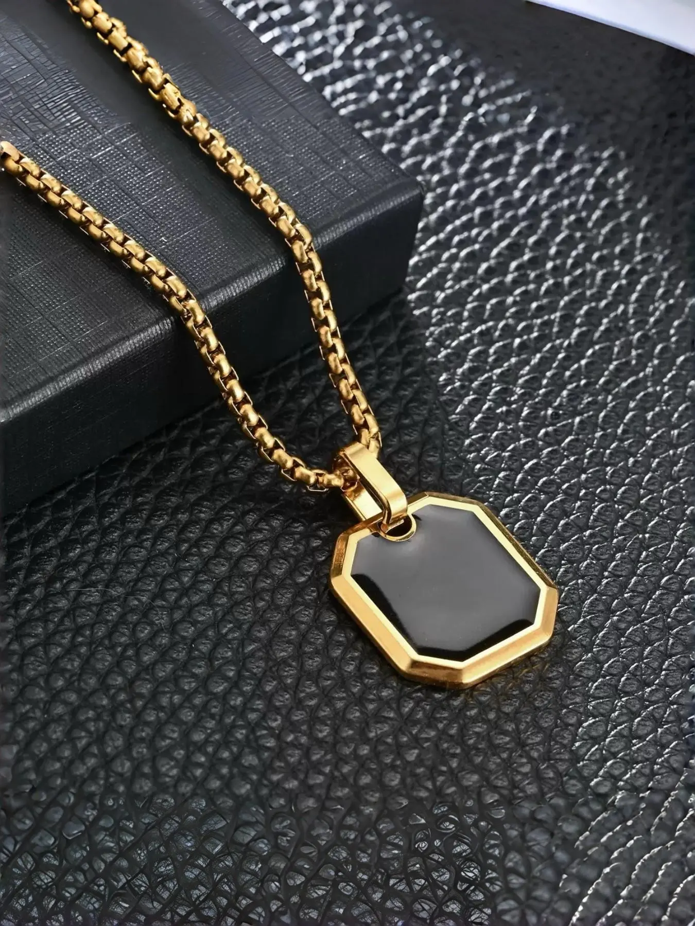 Unisex Stainless Steel Square Pendant Necklace, Versatile Daily Wear Jewelry, Casual Style Necklaces, Perfect for Parties, All-Season Accessory, Party Ready Fashionable, Fashion Minimalist Necklace