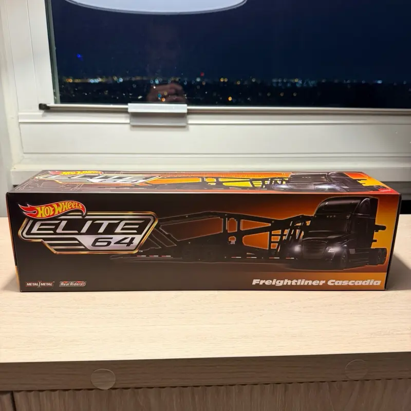 Hot Wheels Elite 64 - Freightliner Cascadia