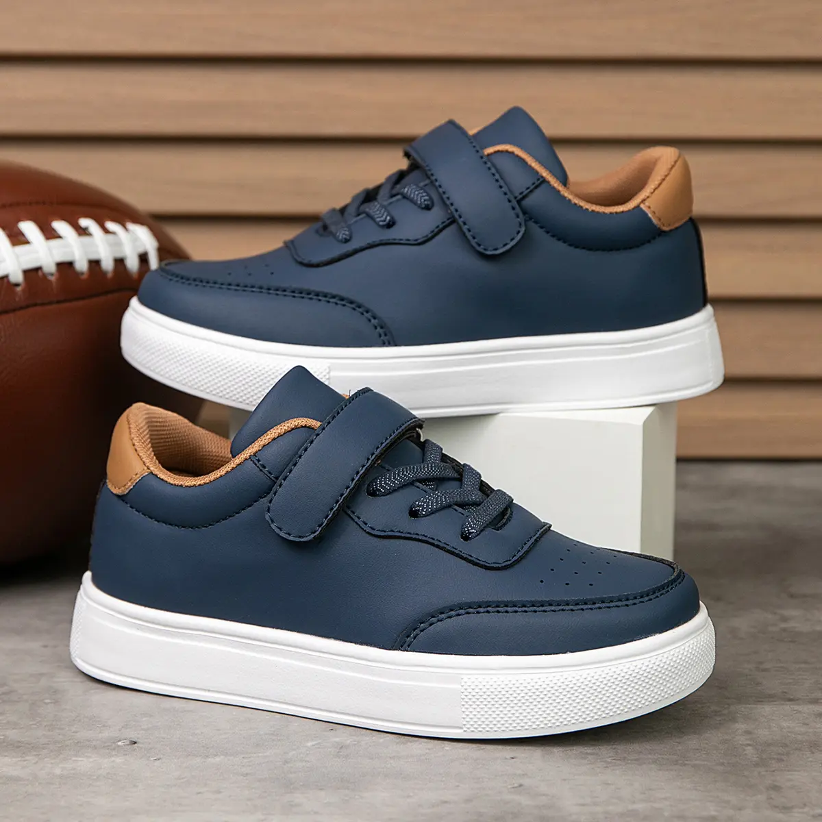 Girls' simple casual sports shoes, stylish skate shoes with personalized color blocking, lightweight and comfortable outdoor walking shoes with hook and loop fasteners, trendy running shoes for children and students