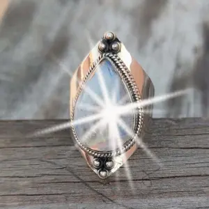 Women's Ring, 1 Piece - Vintage Moonstone Crystal Design, Exquisite Jewelry For Women, Suitable For Daily Use, Banquets & Parties, Top Choice For Gifts