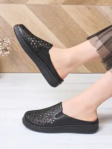 Women's Embroidered Eyelet Flat Mules Comfortable Slip-On Shoes for Commuting Work Travel Casual Wear