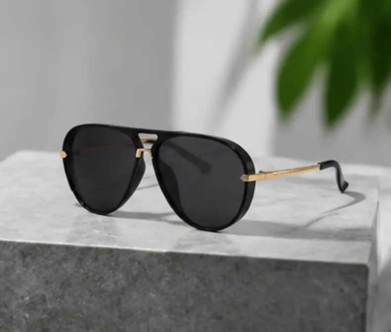 Classic Black Aviator Sunglasses – Lightweight Fashion Eyewear for Daily Wear