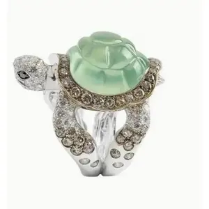 Big Green Turtle Ring - Unique Gift with Green Stone, Decorative Design, Elegant Finish
