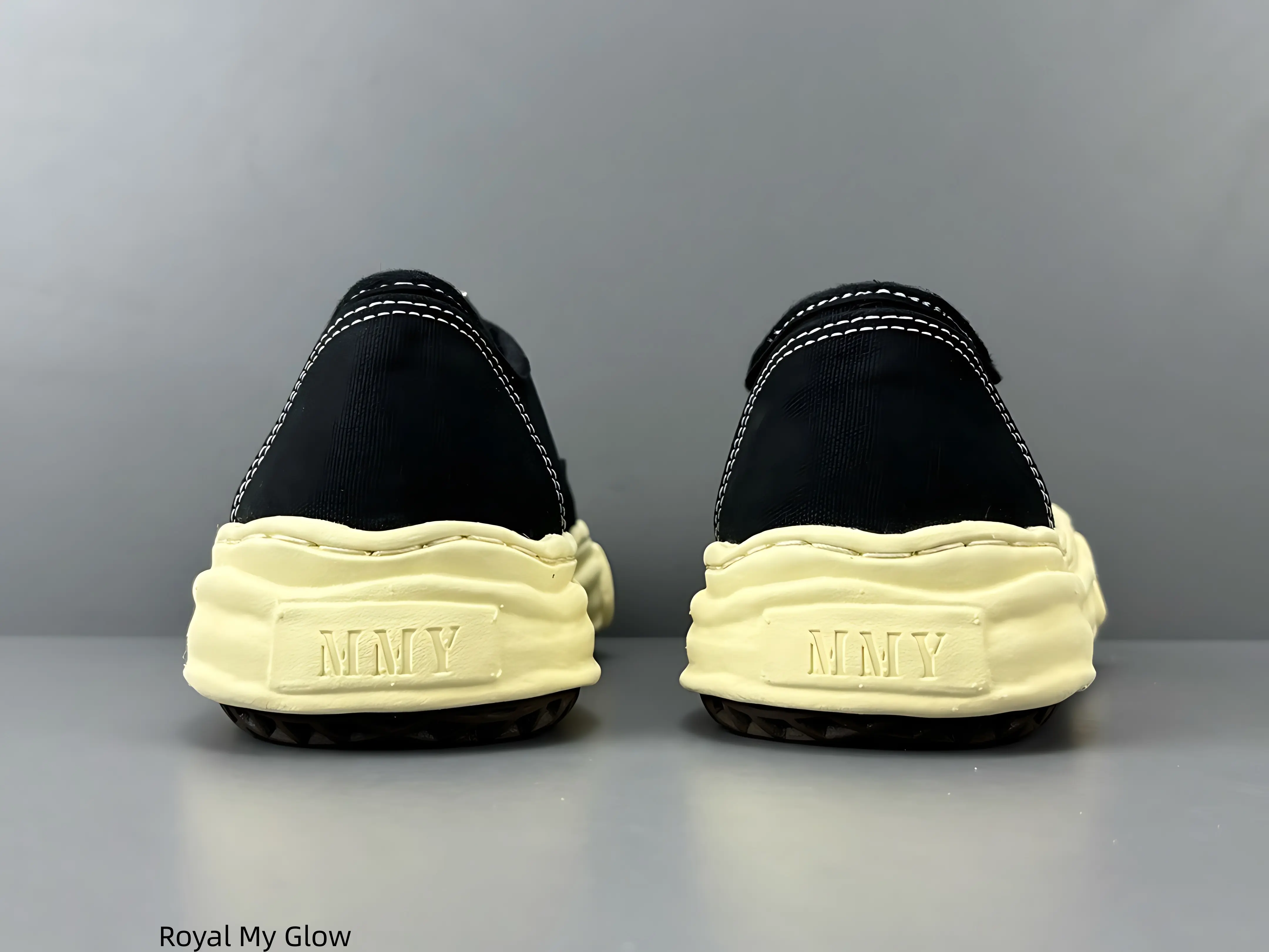 Unisex Japanese Lazy Street Slip On Canvas Shoes for Couple Matching, Brand New Sealed Shipped with Original Shoe Box Non Slip Cream Wavy Midsole Outdoor Walking Casual Trainers