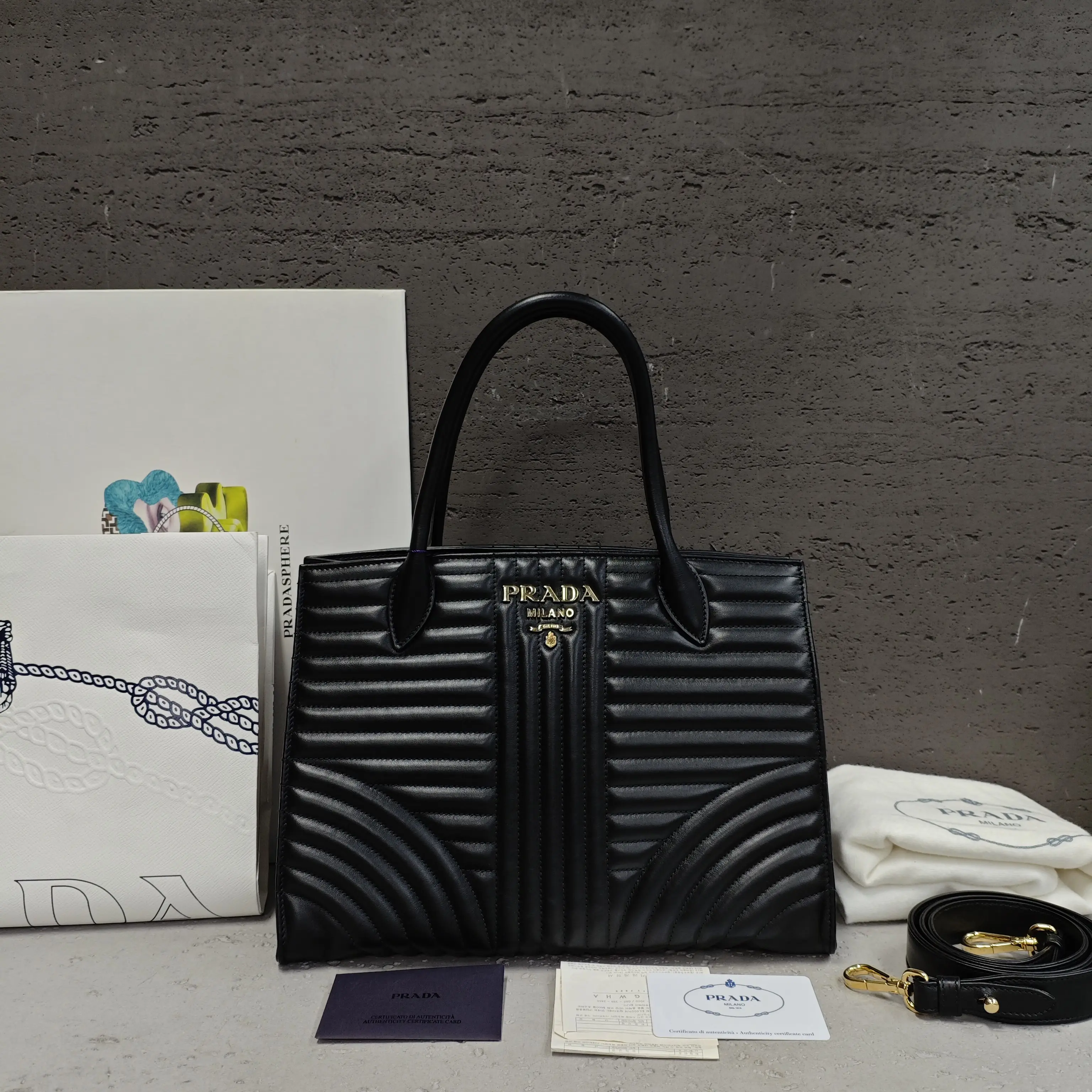 Pre-owned PRADA Leather Shoulder Bags 7.8'' R14359 Shoulder Bag C14309445039 0608 T5 Qiqi