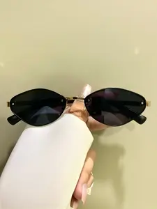 Diamond Shaped Glasses, Retro Fashion Trend Metal Frames and PC Frame Temples for Men and Women, Trendy Eyewear for Stylish Look