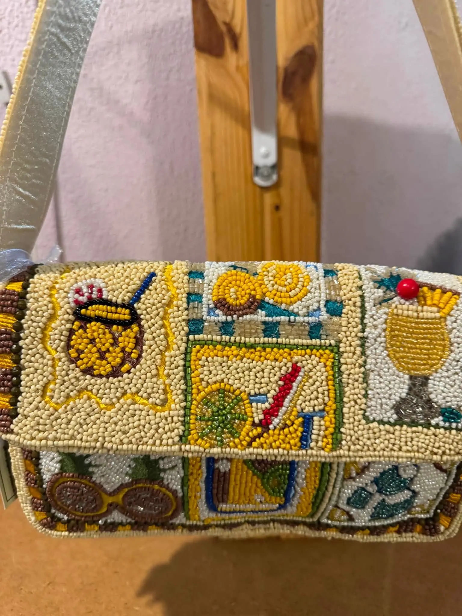 Beaded Handbag with Vibrant Patterns and Colorful Beads, Perfect for Everyday Use and Stylish Outings