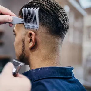 Men's Plastic Long Handle Hair Comb, 1 Piece Hair Styling Comb, Professional Hair Salon Styling Tools for Men, Lightweight Design, Barber Equipment, Home Styling Tool