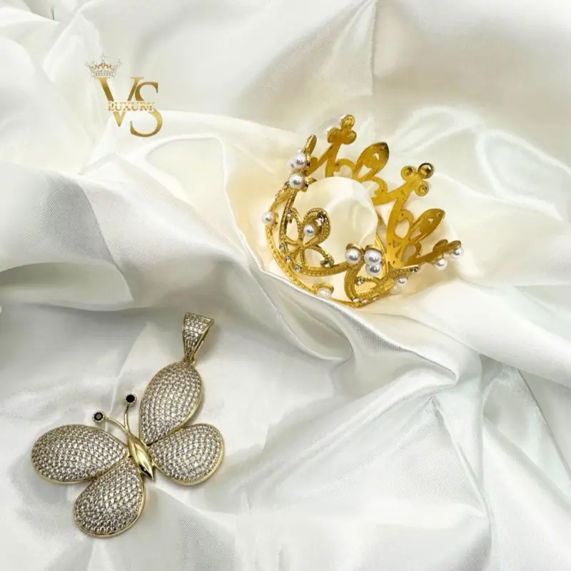 Valdes Luxury #126 – Butterfly pendant with zirconias in 14K gold-plated laminated finish