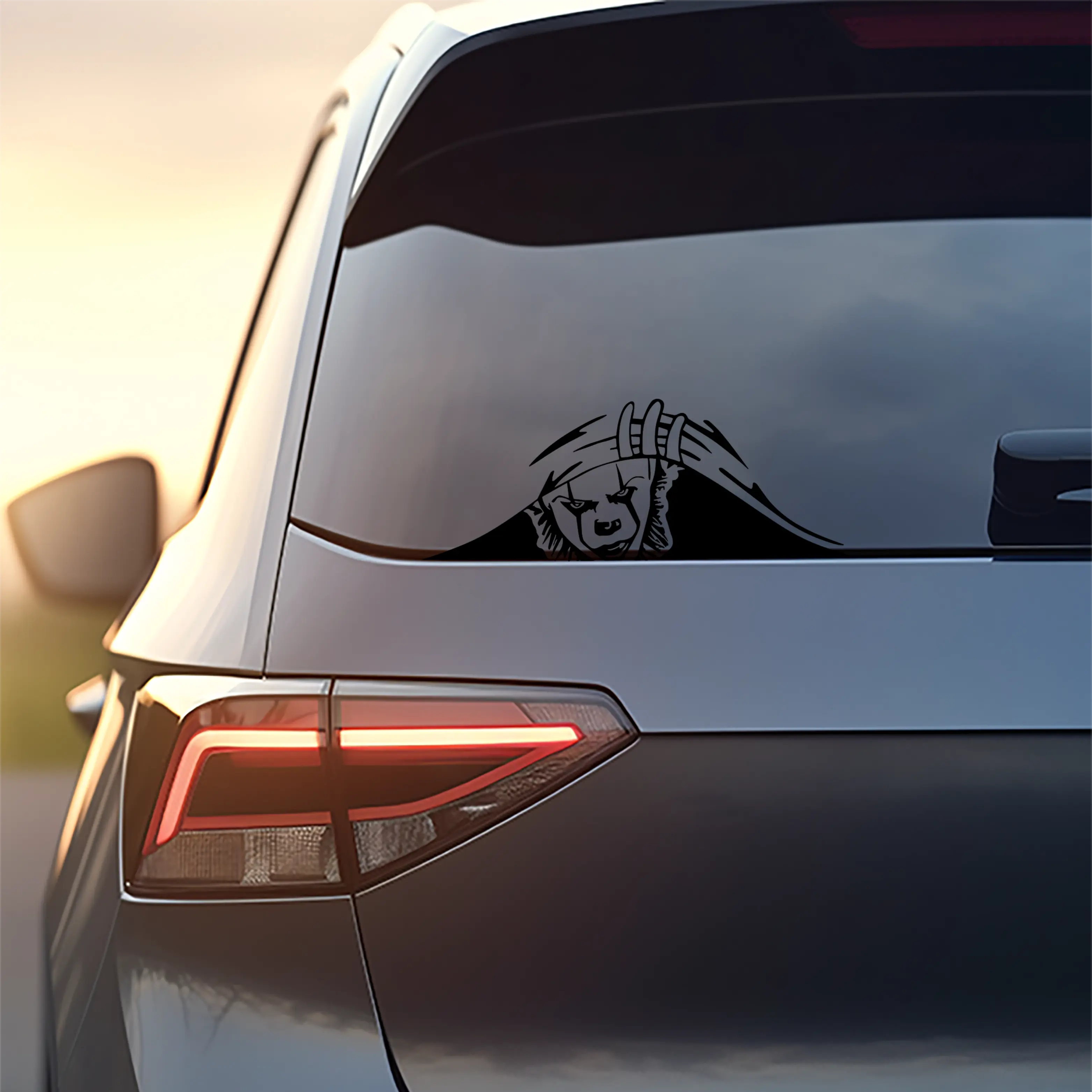 Pennywise en la Carretera: Sticker de Vinilo para Autos