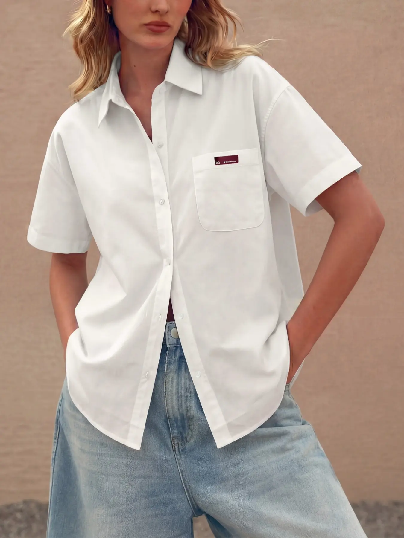 Women's Oversized White Button-Down Shirt, Short Sleeve Collared Button Up Top with Chest Pocket & Logo Label, Casual Blouse, Button Up Blouses for Everyday Wear, Office, Brunch & Street Style, Versatile Minimalist Staple, Button Blouse Shirts