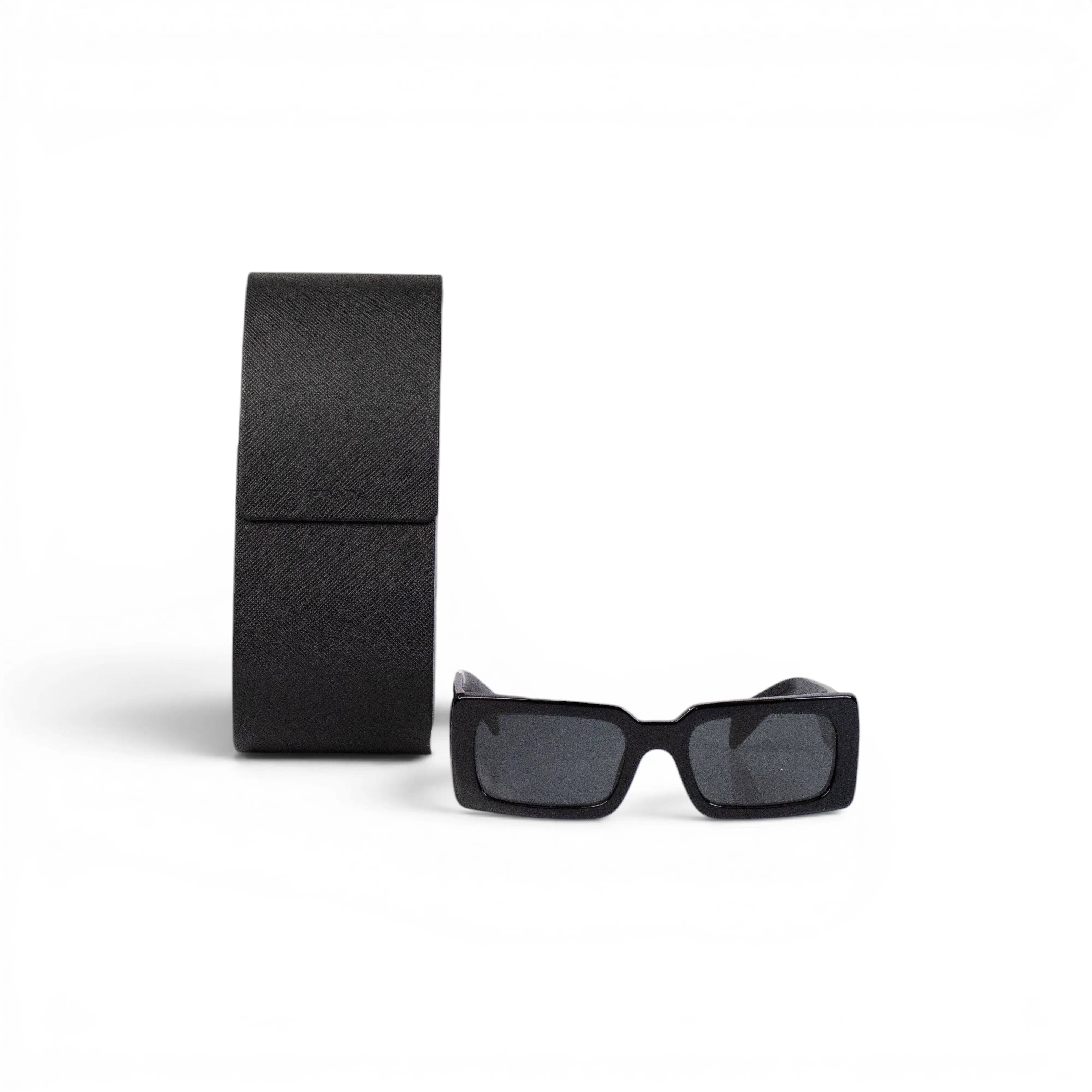 Pre-owned P26031852 Sunglasses Black