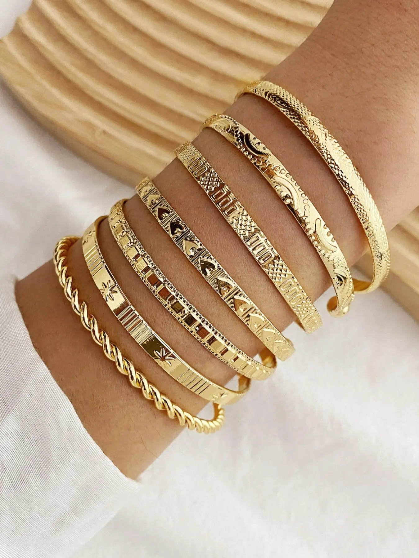Geometric & Heart Design Cuff Gypsy Bangles As Gift for Girlfriend, Texture Metal Twist Design Bracelet on Wrist, Elegant Matching Jewelry, Classic Fashion Accessories for Daily Wear, Stack Bracelet for Wife, Cuff Bracelet Set