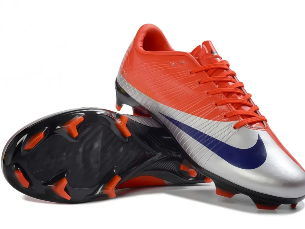 Who’s rocking fiery red boots this season? Drop a  if you’d cop