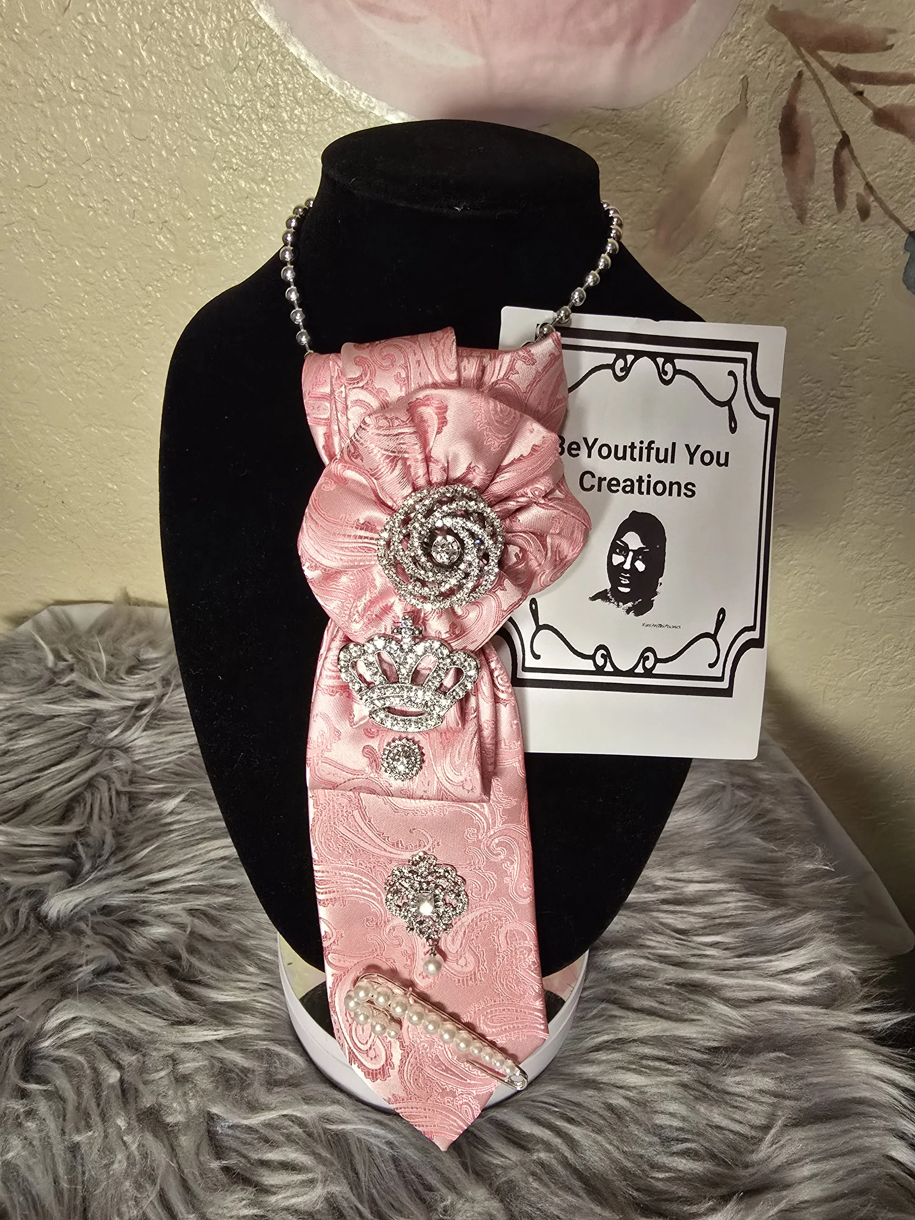 PInk Tie "Queen "