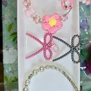 Phone Accessories Set with Pink Flower Beaded Chain and Pearl Bracelet for Stylish Phone Decoration