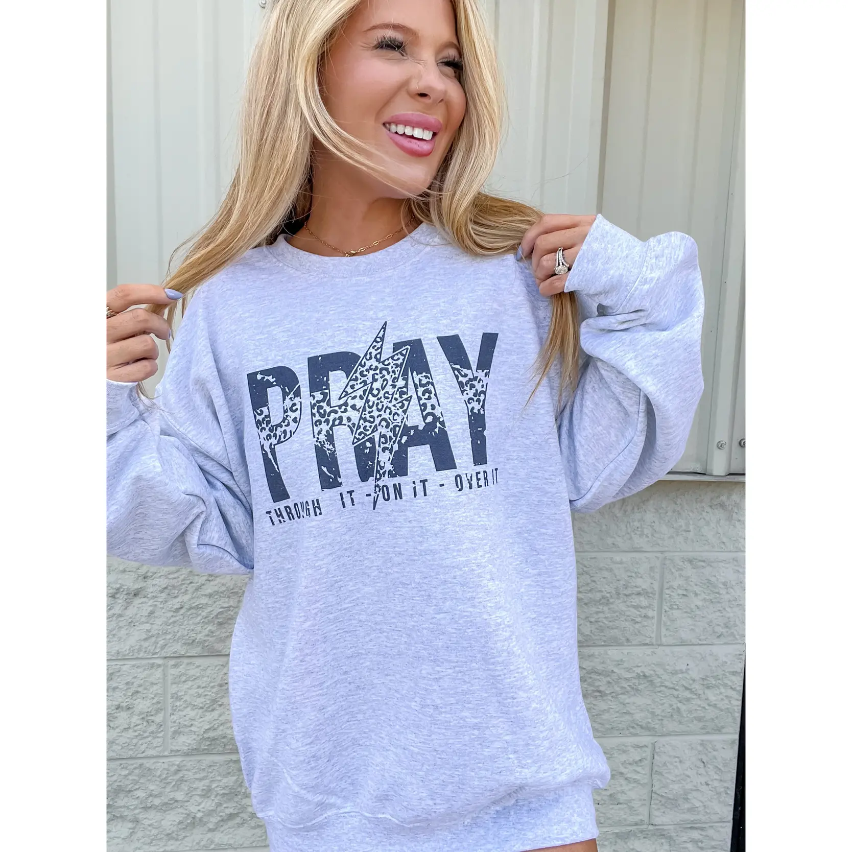 PRAY ON GRAPHIC TOP