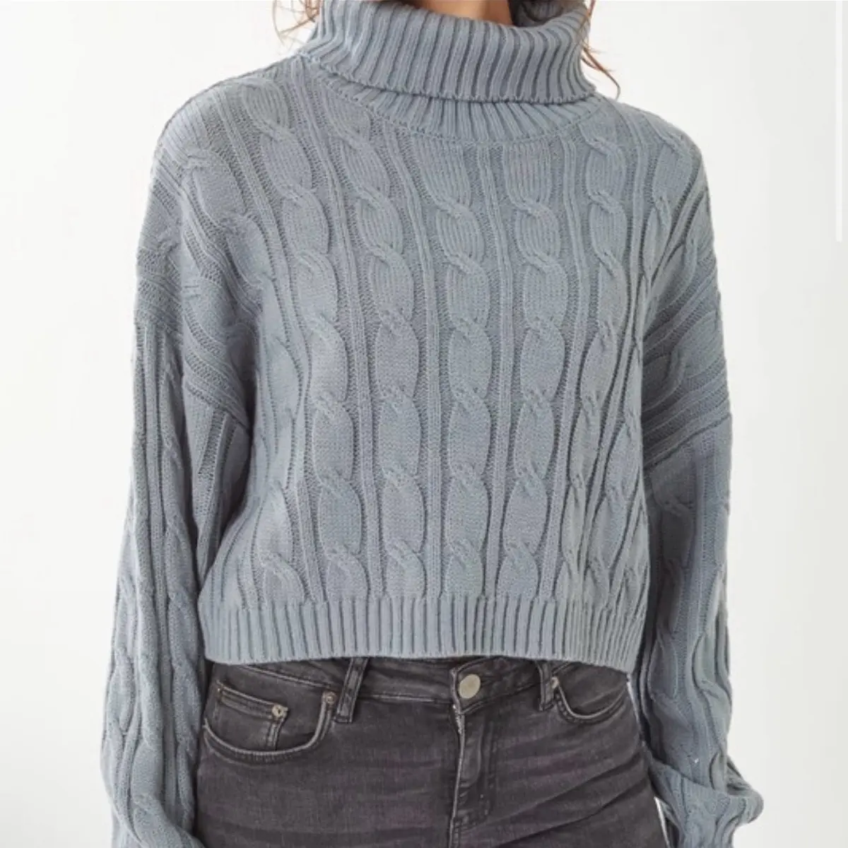 Lola Turtle Neck in Baby Blue