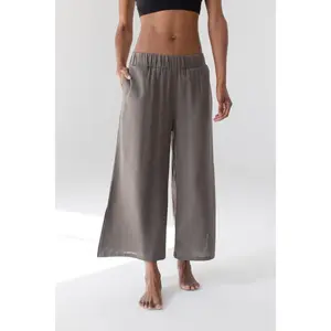 Essential Crop Pant