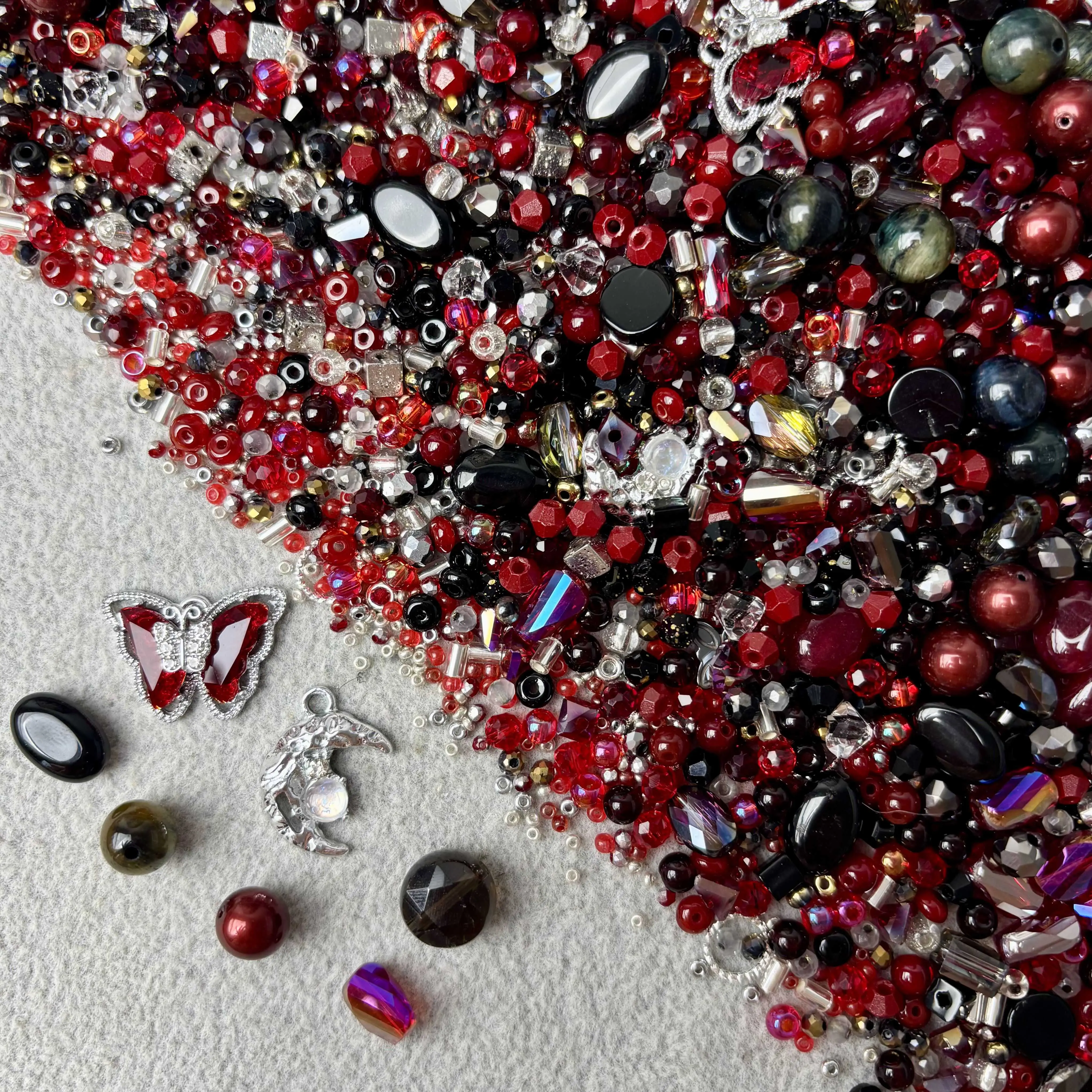 2026-8-20 new mixed on live . DIY beaded jewelry craft kit with round beads, small accessory, keychaim. DIY JEWELRY.