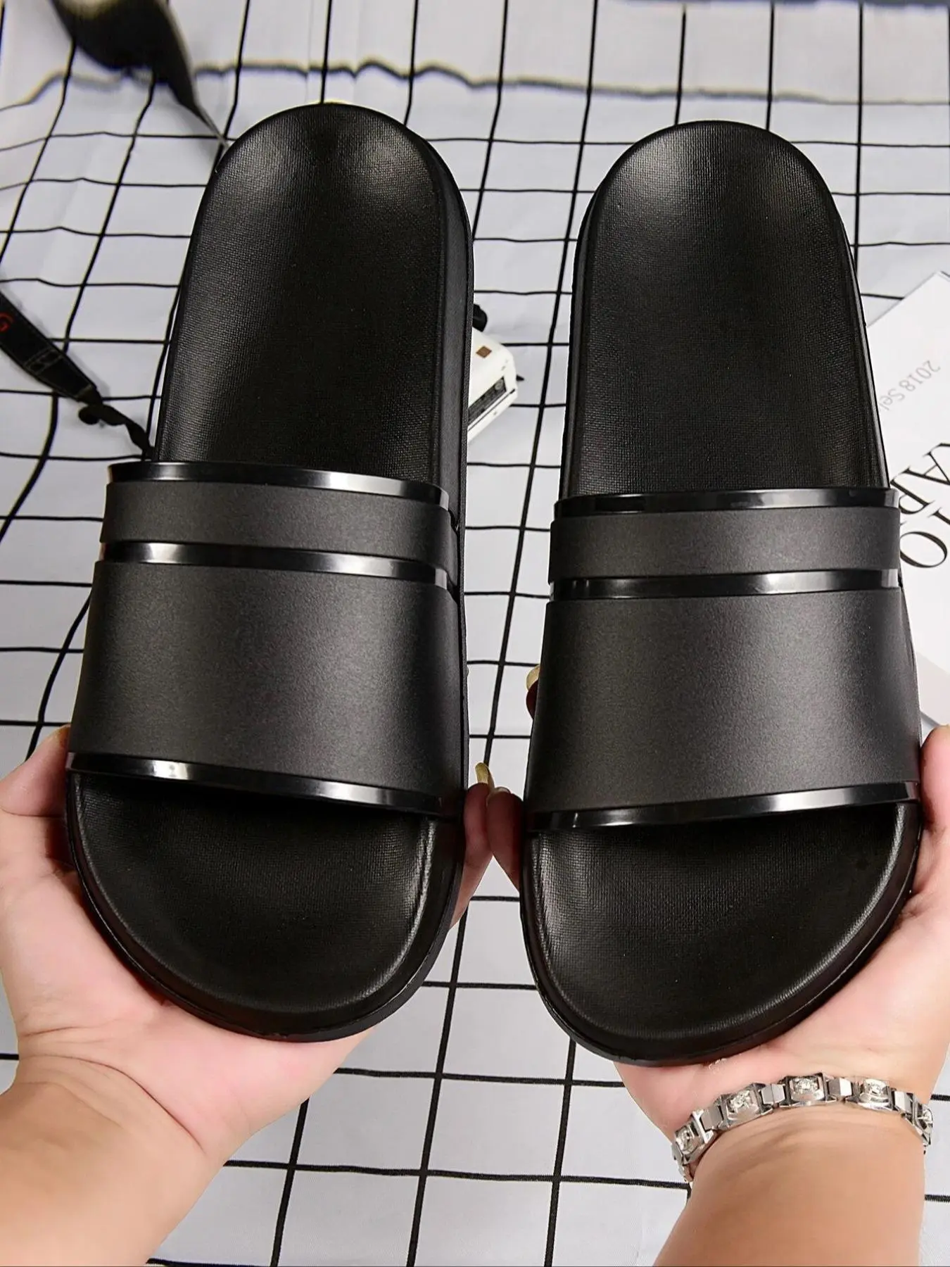 Men's Solid Color Slide Slippers, Summer Slide Slippers, Soft Comfortable Breathable Non-slip Sports Slippers, Casual Comfortable Slippers for Indoor & Outdoor Wear, Slipper Sandals
